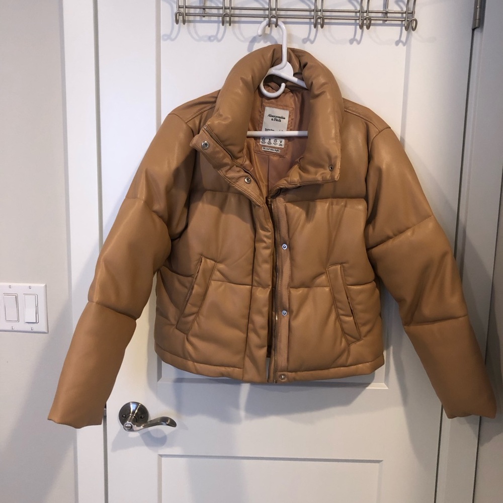 Abercrombie & Fitch The Mini Puffer S Carmel. Vegan Leather.Like new.Worn twice!
